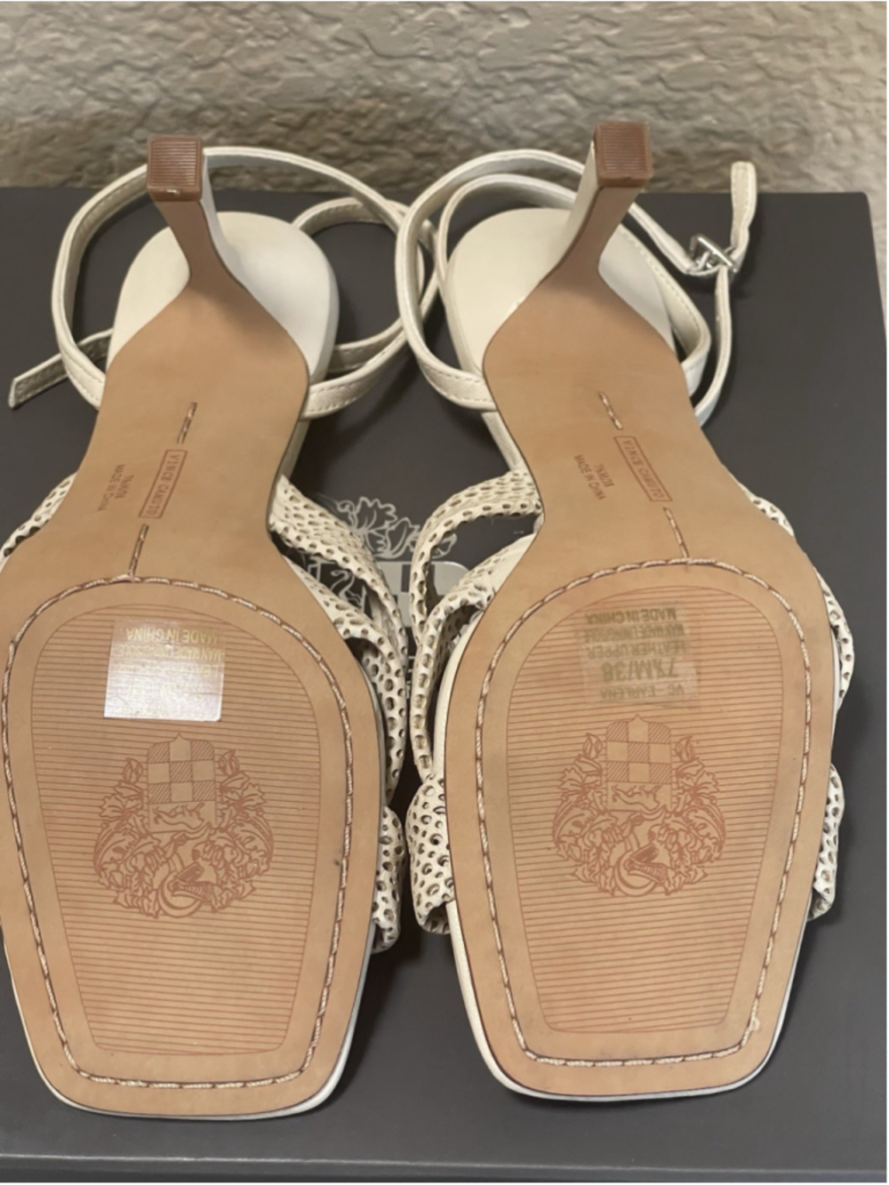 Vince Camuto Cream Polka Dot Bow Heels 7.5 M - Picture 4 of 7